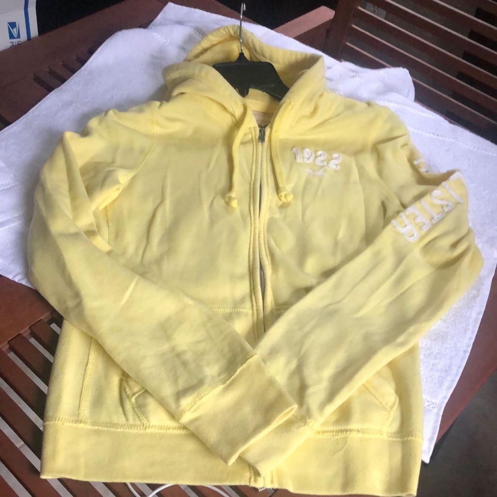 Vintage Hollister Yellow Hoodie. Worn couple of hours. Beautiful Yellow.  Large.